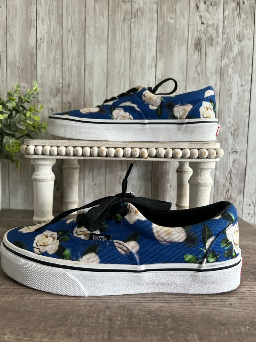 Vans Blue Romantic Floral Blue Lapis Sneakers Lace Up Unisex M5.5, W7